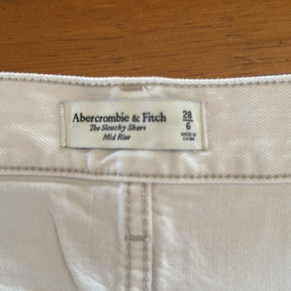 NWT Abercrombie & Fitch Mid Rise Slouchy Shorts - Picture 7 of 13